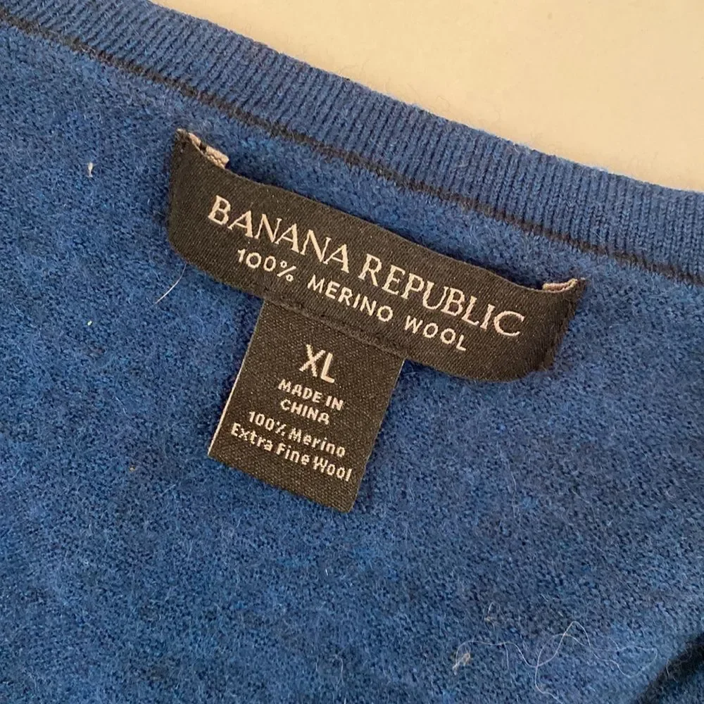 Banana Republic, V-Neck, 100% Merino Wool, Size Large